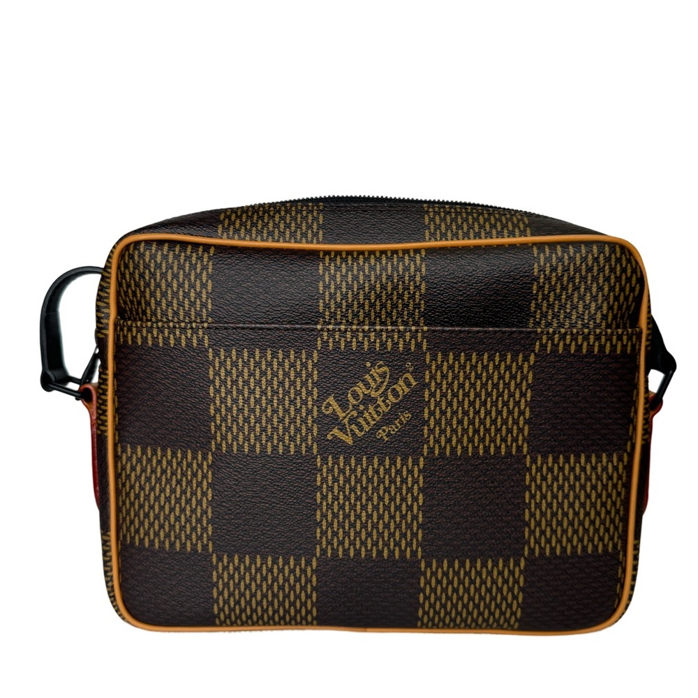 Louis Vuitton x Nigo Nil Messenger
Damier Ebene Giant Brown - Picture 3 of 7